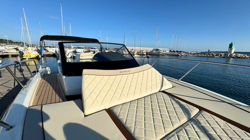 QUICKSILVER 875 SUNDECK 